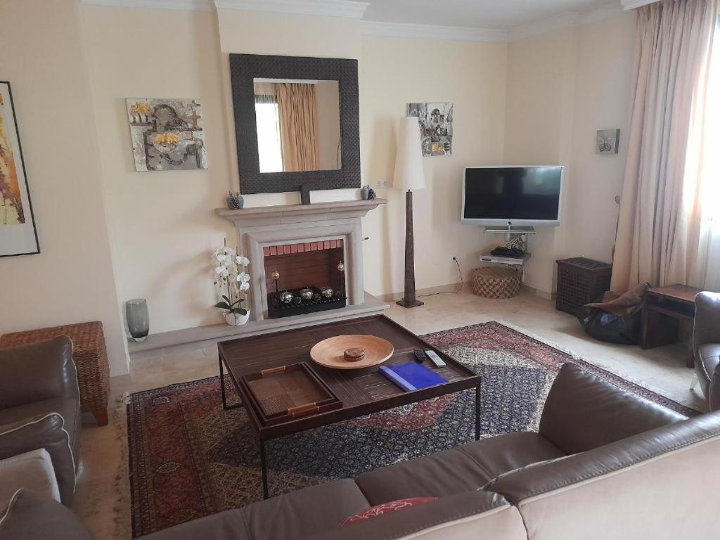 Large 2 Bed Elviria - El Manantial Ground Floor *